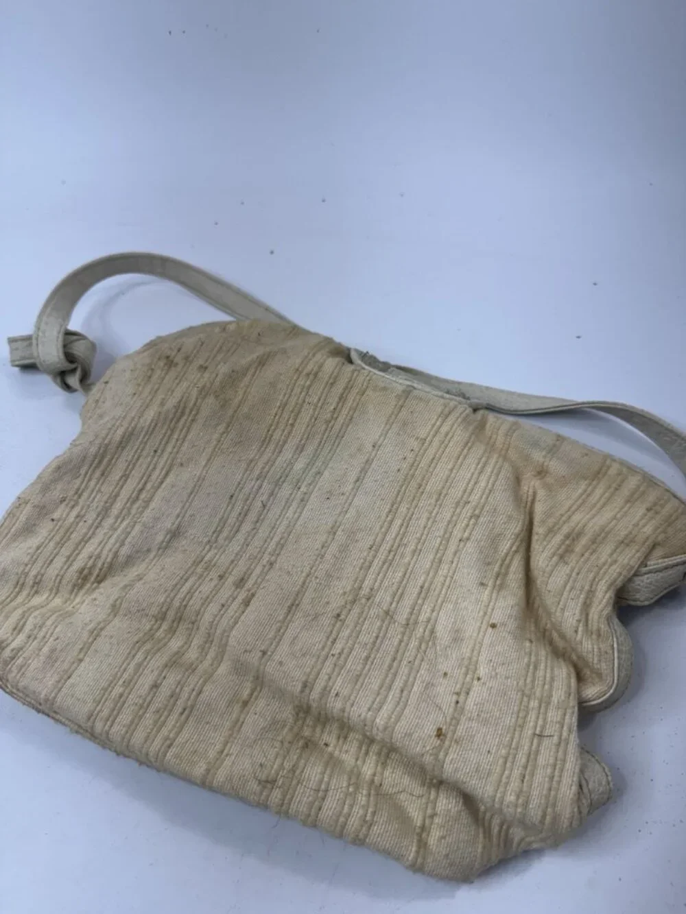 Vintage Beige Shoulder Bag With Knotted Accent & Zip Closure